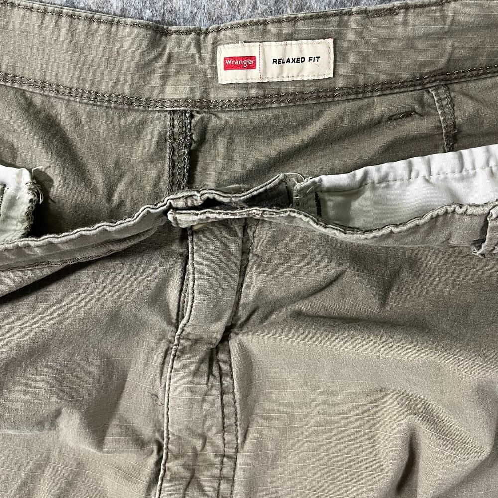 Wrangler Relaxed Fit Cargo Pants Mens 42x31 Cotton Spandex Stretch Utility Green - Picture 5 of 14